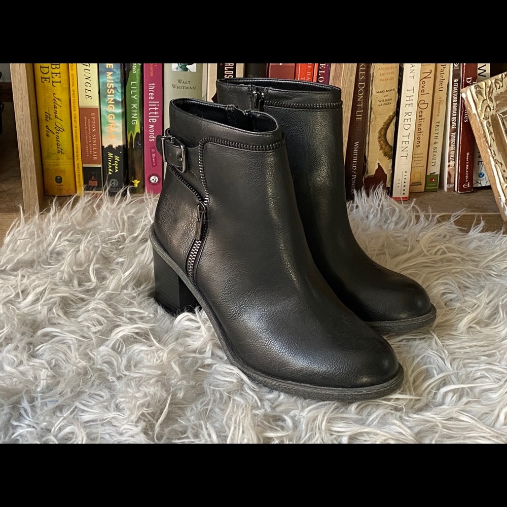NWOT 9.5 Gianni Bini Black Booties